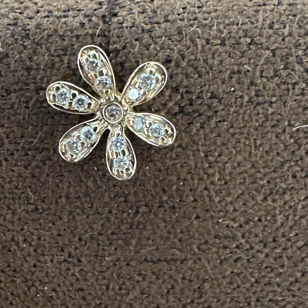 Sydney Evan Daisy Stud Earrings - Picture 3 of 11